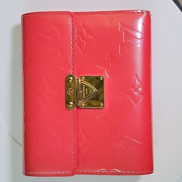 Louis Vuitton Handbags - Louis Vuitton Vernis Trifold Short Wallet